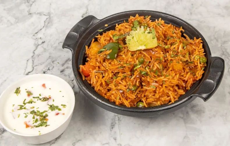 Top 7 Must-Try Indian Restaurants Near Juhu Beach for Food Lovers